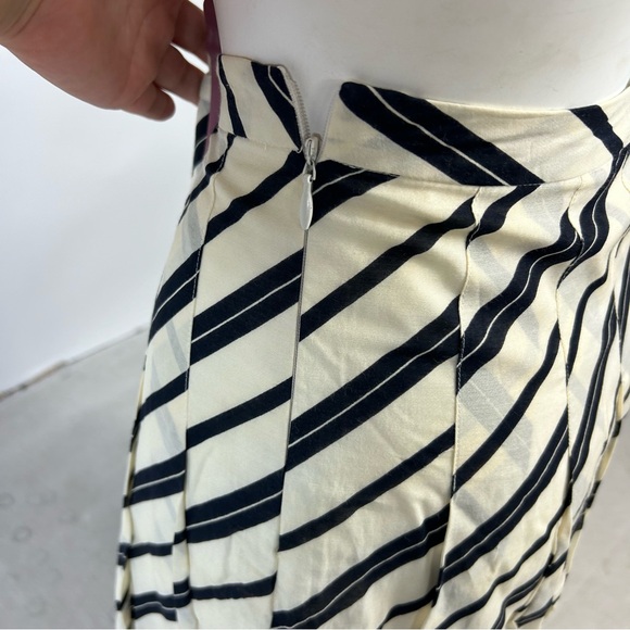 BANANA REPUBLIC Striped Flowy Pleated Knee Length Skirt K - Picture 4 of 9